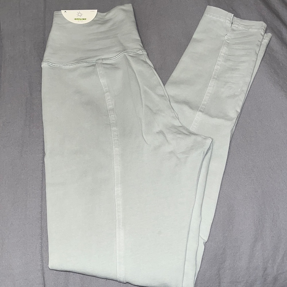 NWT! Aerie Offline leggings. Amazing material! Size M.